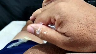Comprei um brinquedinho grosso pra minha namorada americana gozar gostoso enquanto trabalho