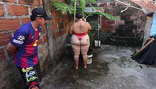 esto paso con mi hijastro afuera de la casa se la folla en posicion misionera