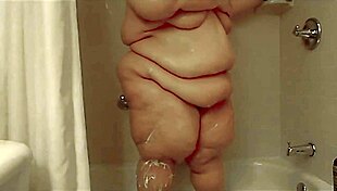 does this ssbbw really shave everything in the shower