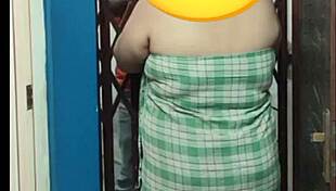 Indian Housewife Delivery Boy Dare With Towel