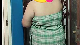 Indian Housewife Delivery Boy Dare With Towel