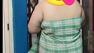 Indian Housewife Delivery Boy Dare With Towel