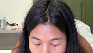 Une grosse salope asiatique de 18 ans se fait baiser par un touriste étranger et prends une grosse faciale